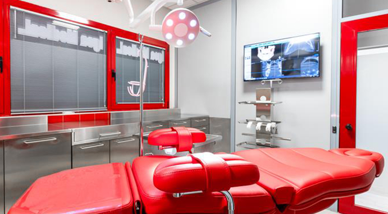 Detail of the MORPHEUS multifunction operating table showcasing premium Italian quality.