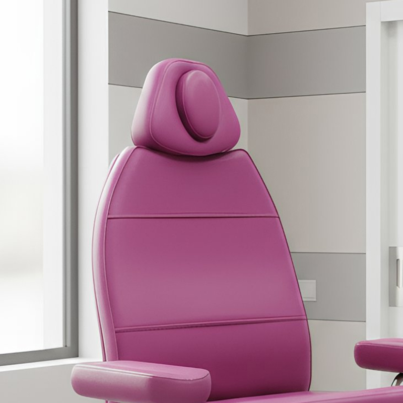 Dettaglio poltrona chirurgica multidisciplinare Morpheus con poggiatesta forato, ideale per estetica, dermatologia e fisioterapia.