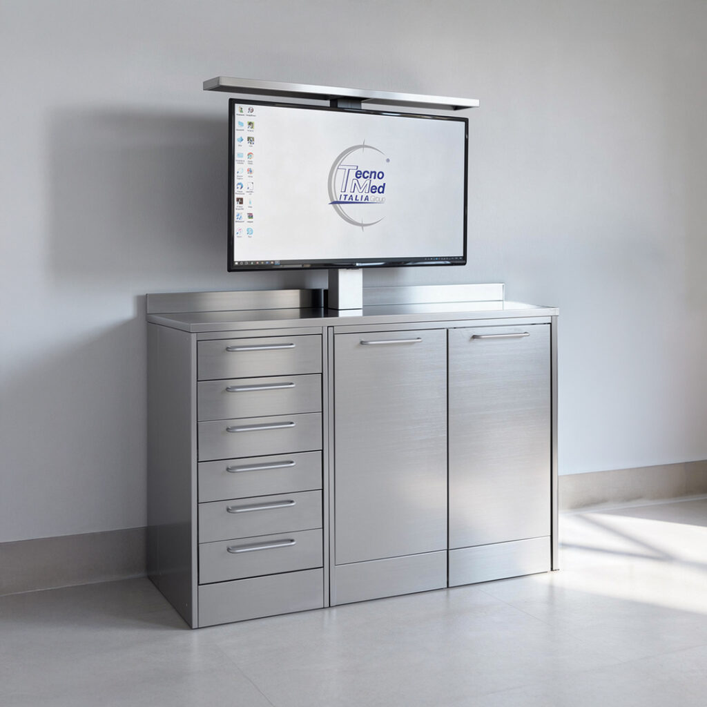 Mobile Matrix in acciaio inox con monitor a scomparsa in ambiente clinico per uso odontoiatrico, chirurgico e veterinario